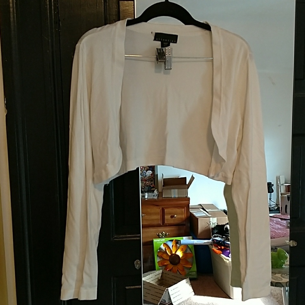 Long sleeve, cream, cropped cardigan sz medium